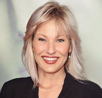 Joey Lauren Adams